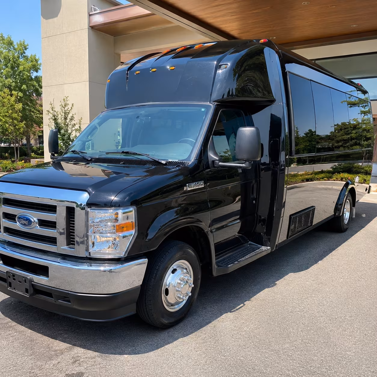 Midland Winery Tour & Pub Crawl Transportation party bus exterior