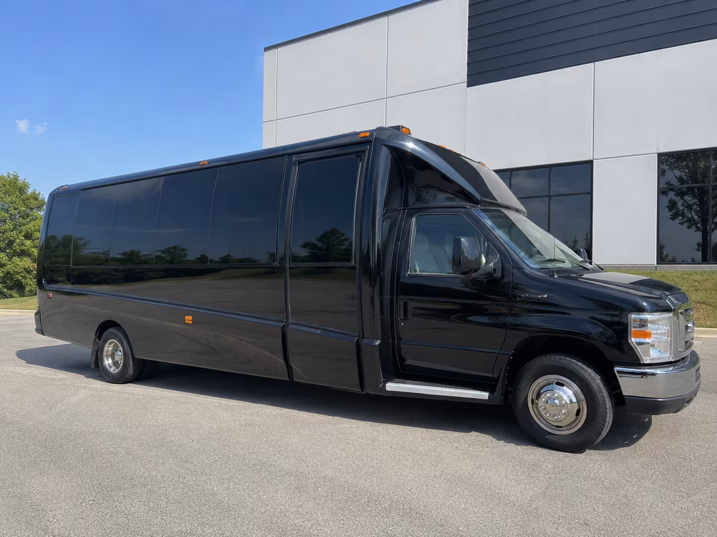 Midland Winery Tour & Pub Crawl Transportation